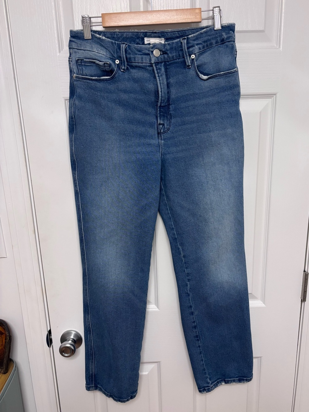Good American Straight Leg Jeans in Blue Wash
